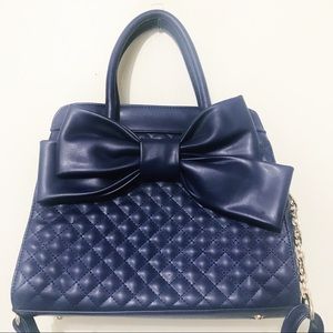 Bowtastic carryall